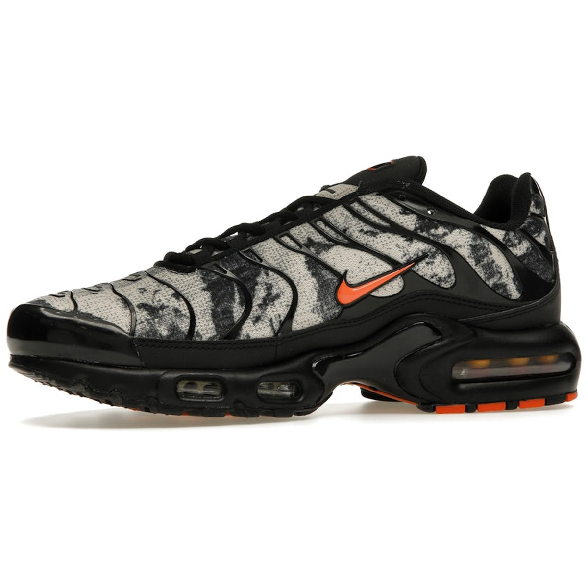 Miniatyrbild av Nike Air Max Plus Camo Black Safety Orange 3