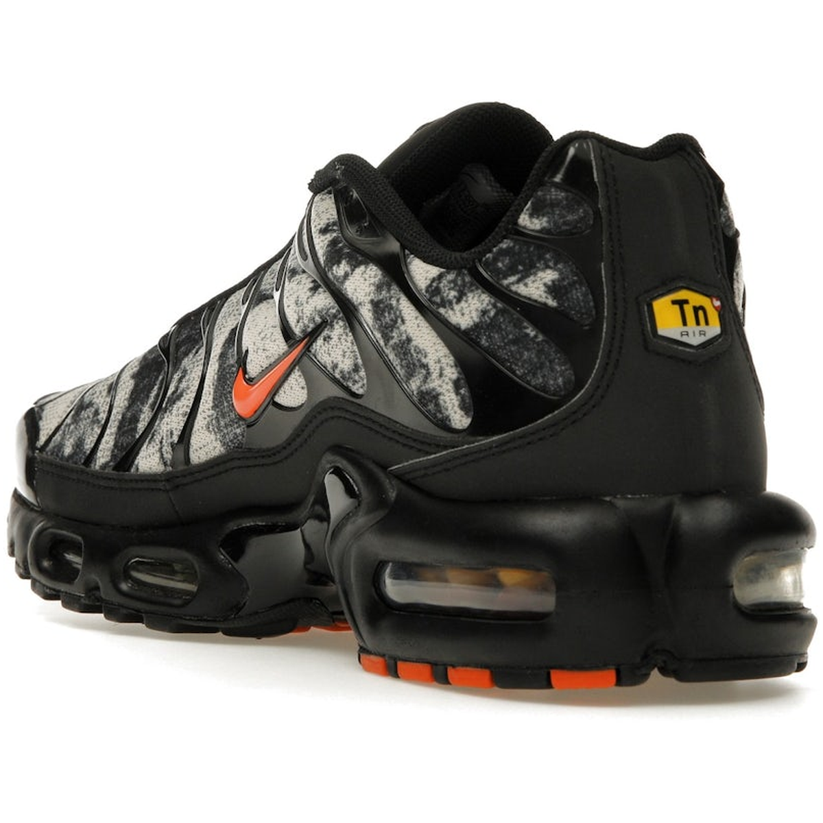 Miniatyrbild av Nike Air Max Plus Camo Black Safety Orange 4