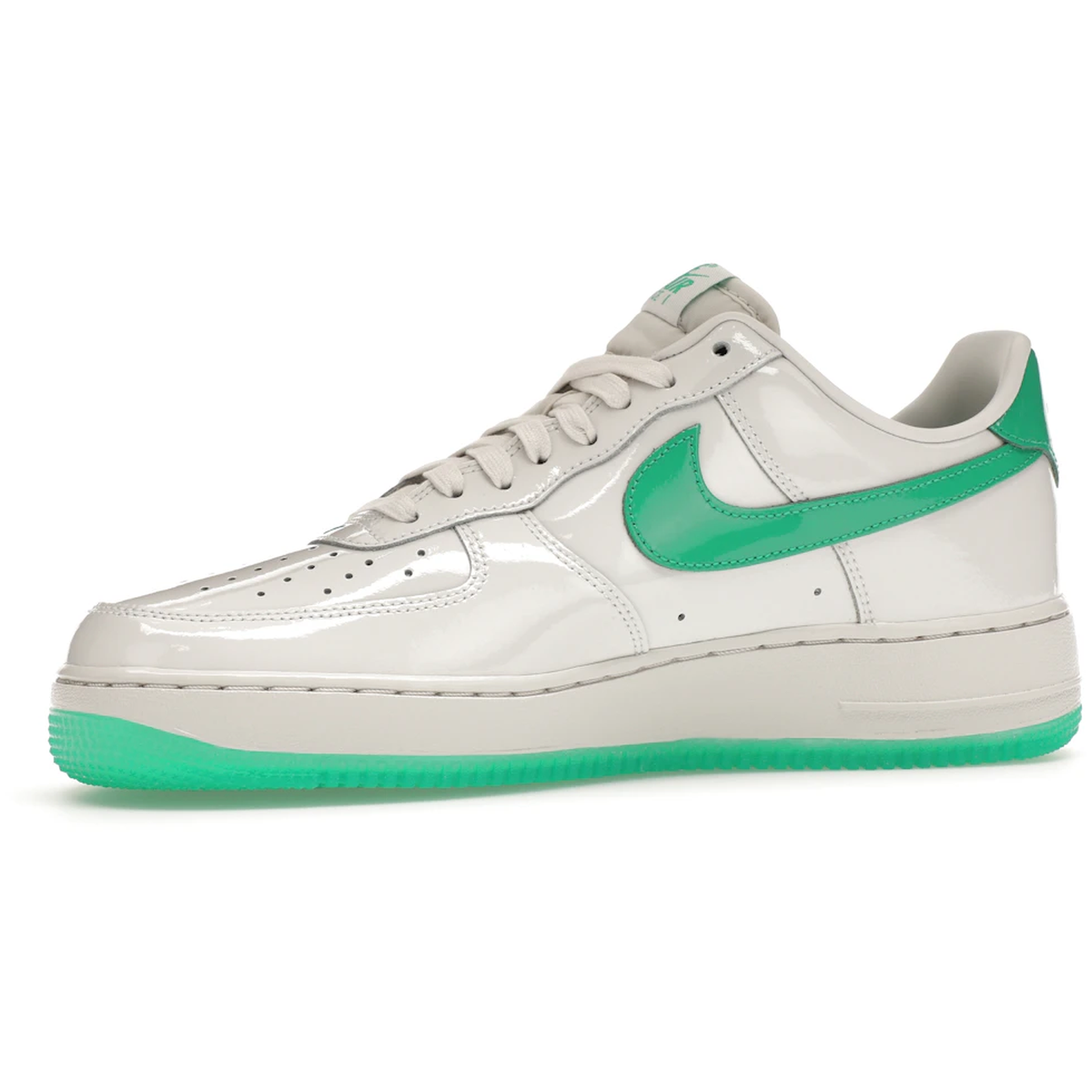 Miniatyrbild av Nike Air Force 1 Low '07 Patent Platinum Tint Stadium Green 3