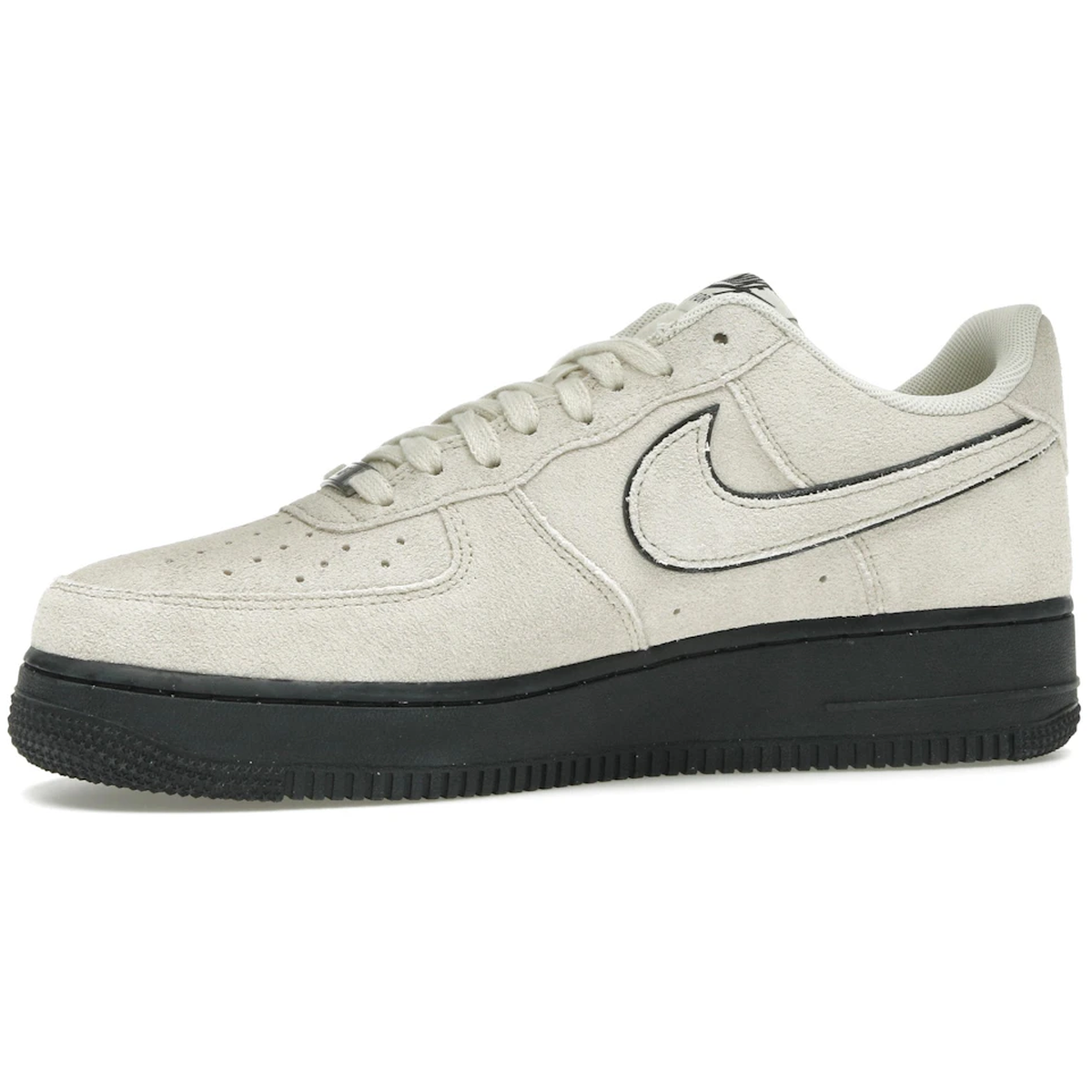 Miniatyrbild av Nike Air Force 1 07 LV8 Light Khaki Black 3